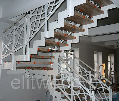 Металлическая лестница со ступенями из дуба Премиум