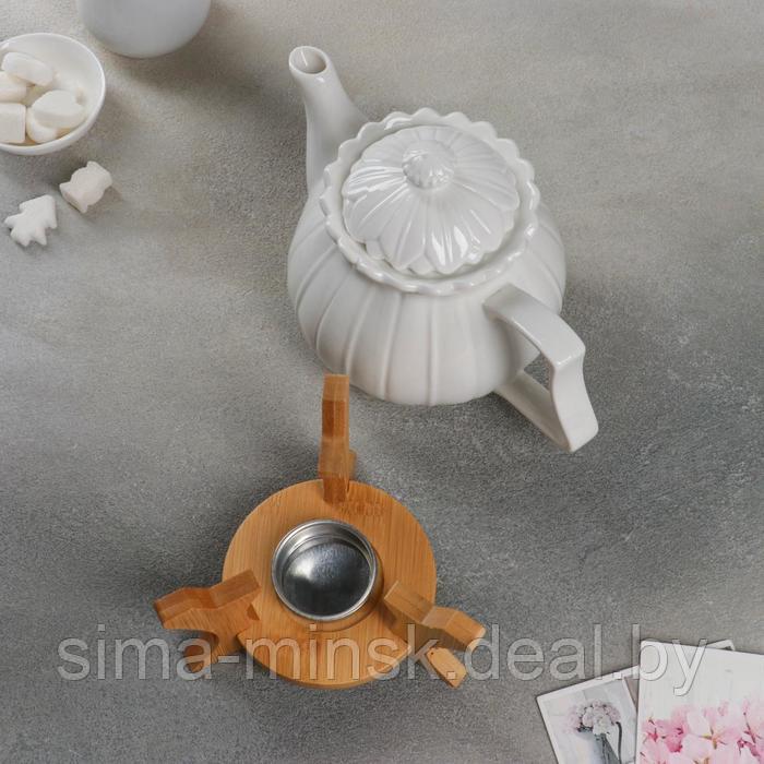 Чайник фарфоровый заварочный на деревянной подставке Доляна «Тюльпан», 700 мл, цвет белый - фото 2 - id-p224704528