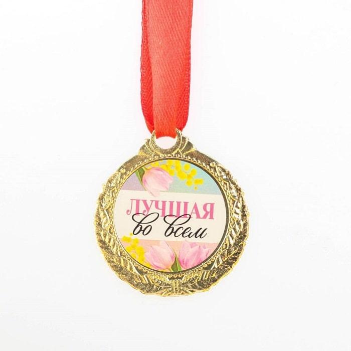 Подарочная медаль на ленте «Лучшая во всем» - фото 2 - id-p224728473
