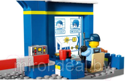 Конструктор Lego City Побег из полицейского участка / 60370 - фото 4 - id-p224775854
