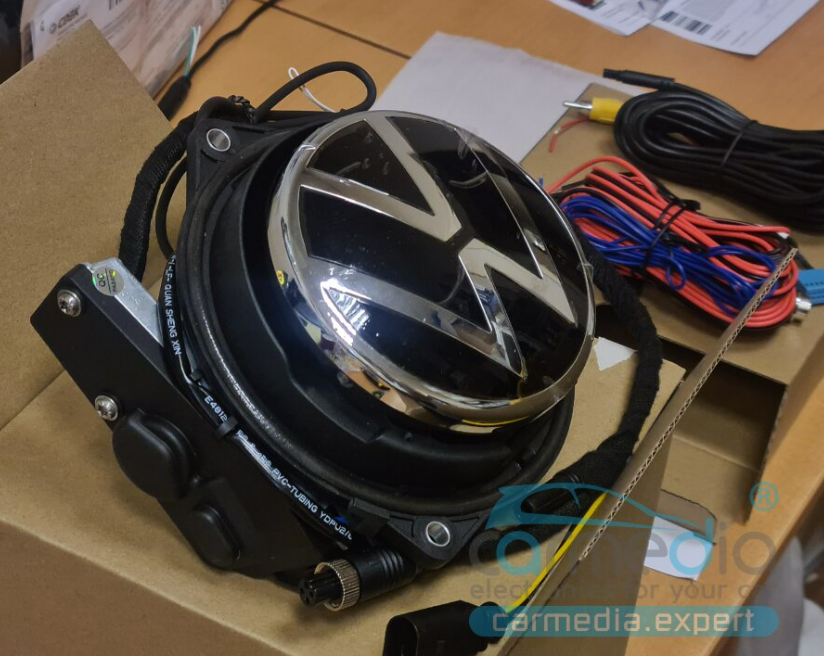 Камера заднего вида Volkswagen Volkswagen Polo VI (2020+) моторизированная вместо заводской эмблемы - фото 9 - id-p193067874