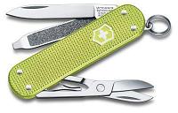 Складной нож Victorinox Classic Lime Twist, функций: 5, 58мм, коробка картонная [0.6221.241g]