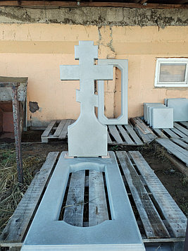 Памятник из бетона "Крест".