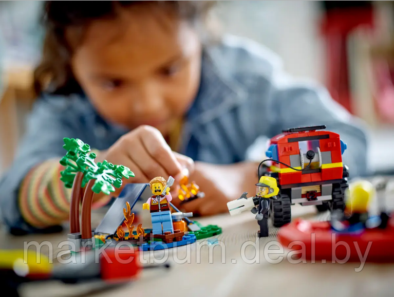 Конструктор LEGO City 60412 Пожарная машина 4х4 со спасательным катером - фото 9 - id-p224938068