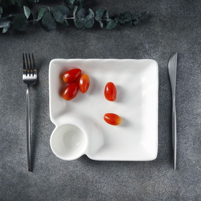 Блюдо фарфоровое с соусником Magistro «Бланш», 18,5×17,5 см, цвет белый - фото 9 - id-p224953046