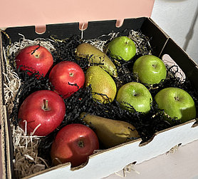 Коробка из груш и яблок