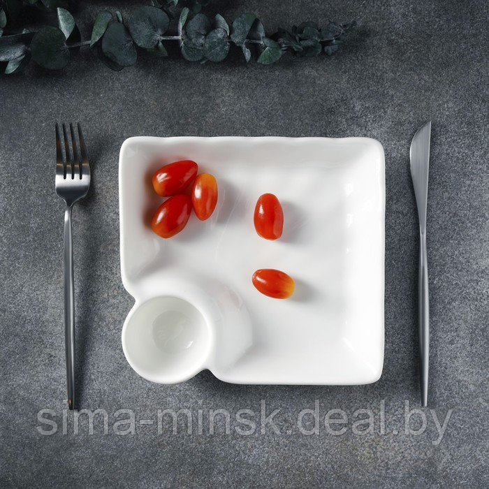 Блюдо фарфоровое с соусником Magistro «Бланш», 18,5×17,5 см, цвет белый - фото 3 - id-p224983711