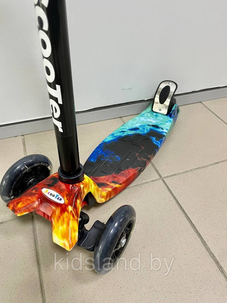 Детский самокат Scooter Maxi с принтом и светящимися колесами 036Z (черный) - фото 2 - id-p74181330