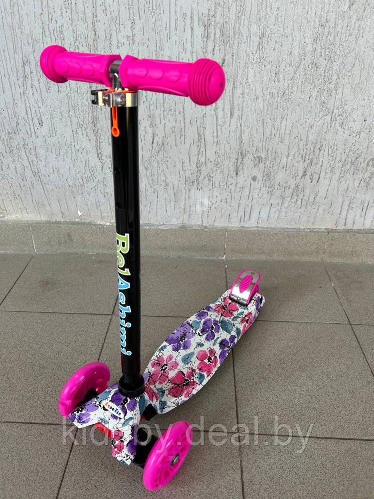 Самокат BelAshimi Scooter (цветы розовые колеса) светящиеся колеса