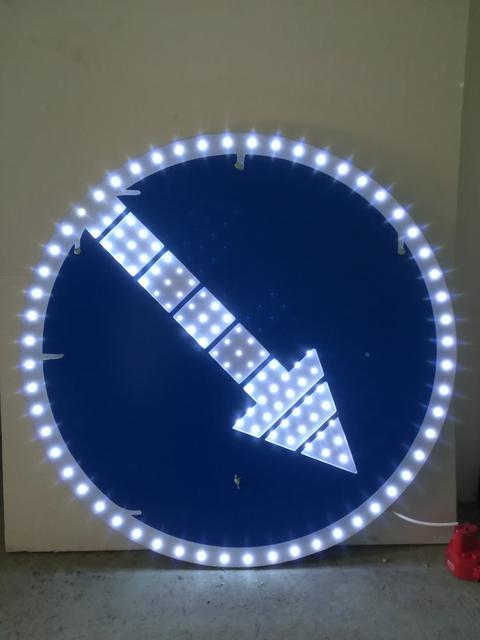 Дорожные светодиодные знаки для предупреждения или ограничения движения