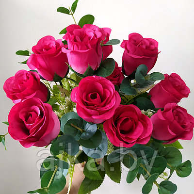 Букет из искусственных роз с эвкалиптом 50 см, малиновый