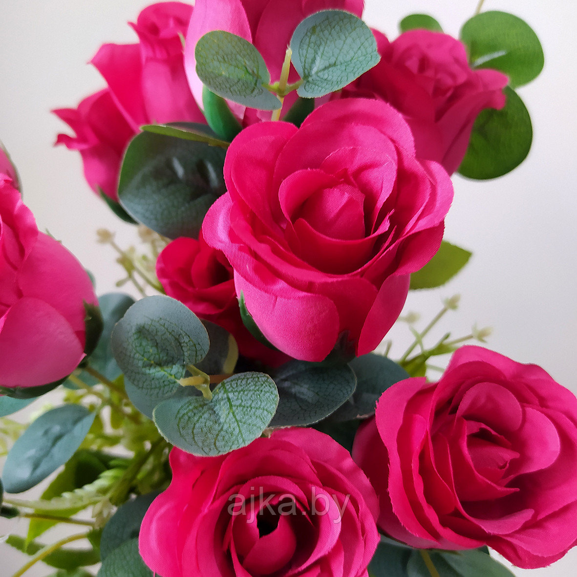 Букет из искусственных роз с эвкалиптом 50 см, малиновый - фото 5 - id-p225141243
