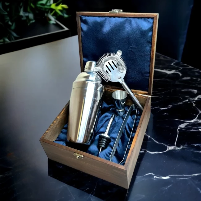 Подарочный набор барного инвентаря для приготовления коктейлей из 5 предметов в деревянной шкатулке AmiroTrend - фото 1 - id-p225148130