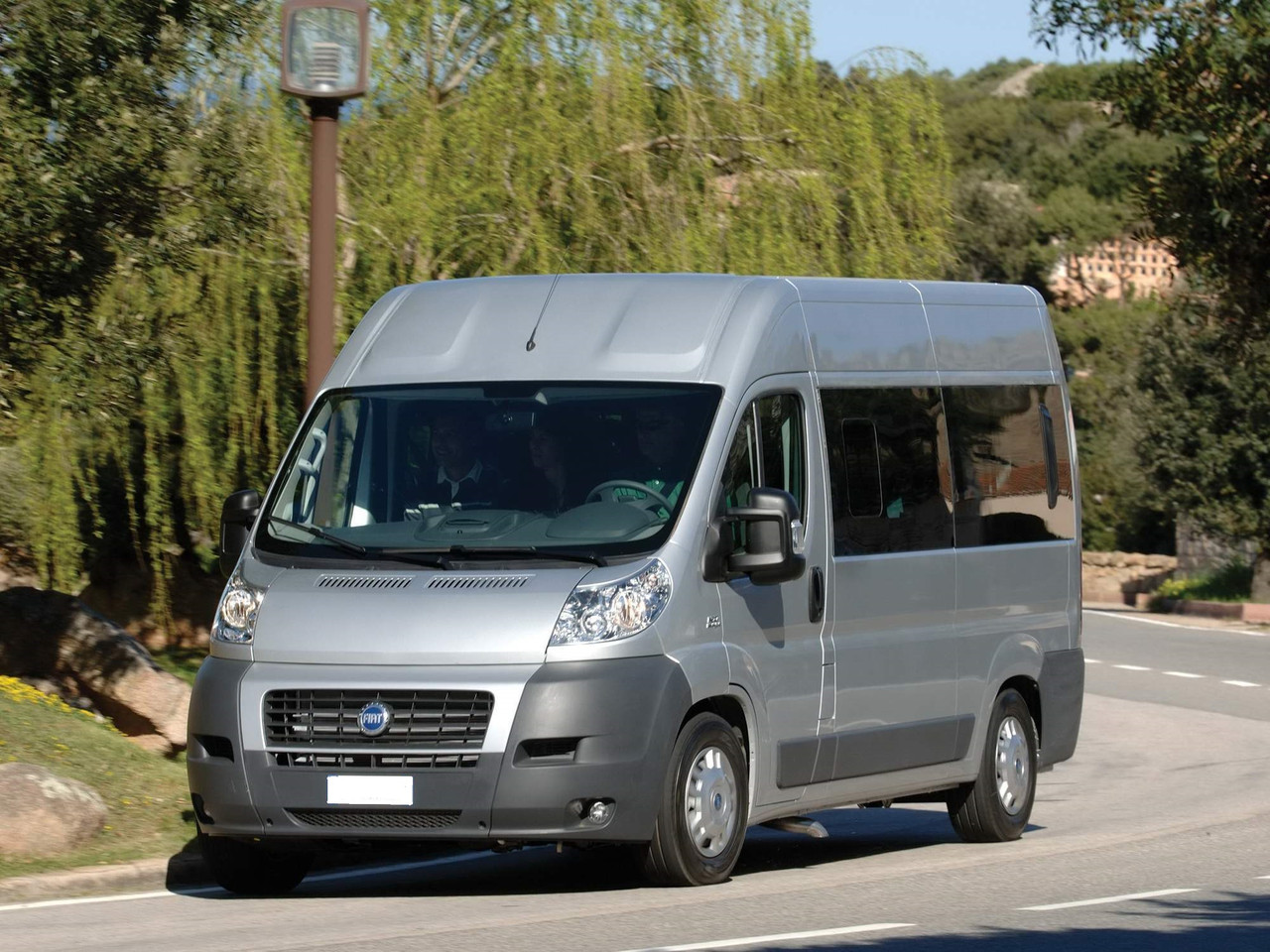 Аренда пассажирского микроавтобуса Fiat Ducato 8+1 без водителя на час в Минске