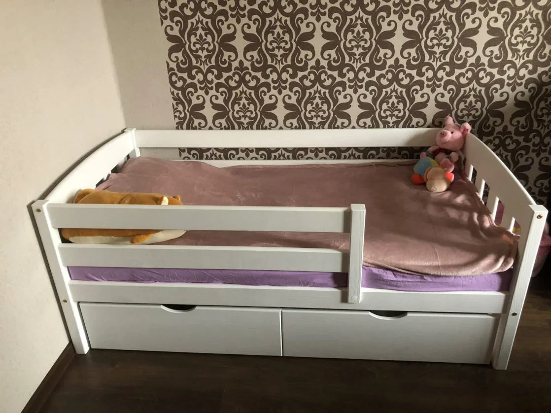Кровать односпальная с бортиком и лестницей Эрни 80х180 с ящиками - фото 1 - id-p225426911