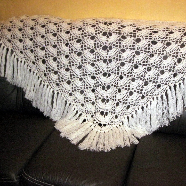 Подарок бабушке - шаль ажурная белая с кистями - фото 1 - id-p225445528
