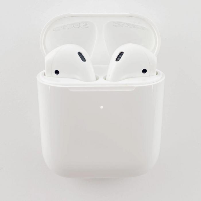 Apple AirPods2 with Wireless Charging Case (Восстановленный) - фото 1 - id-p225432468