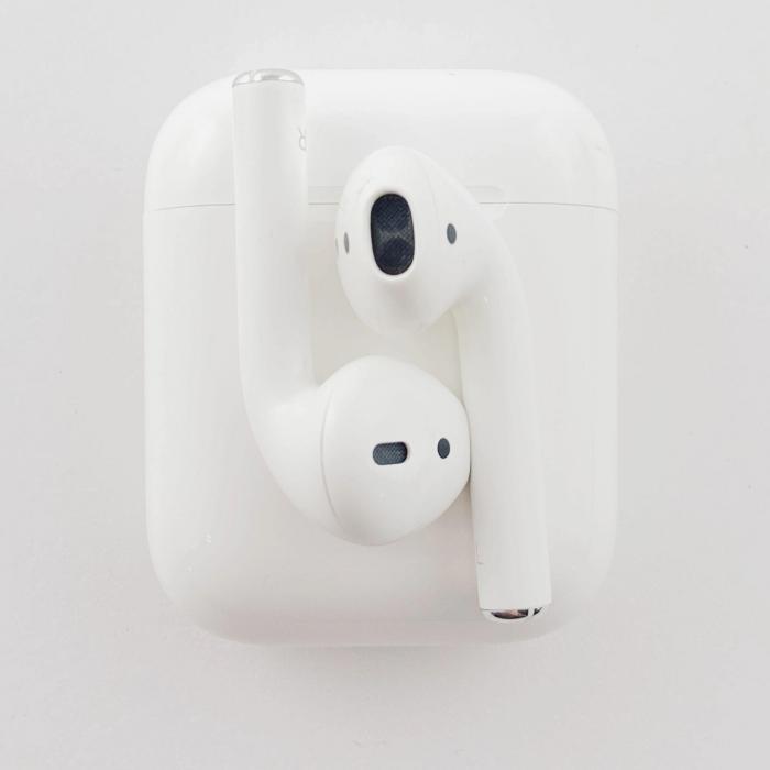 Apple AirPods2 with Wireless Charging Case (Восстановленный) - фото 2 - id-p225432468