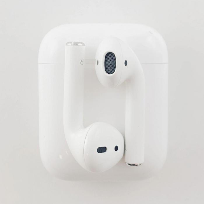 Apple AirPods (2nd generation) with Charging Case, Model: A2032, A2031, A1602 (Восстановленный) - фото 3 - id-p225432483