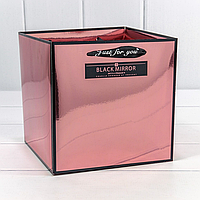 Коробка-пакет Black Mirror с ручками, 18*18*18 см, розовая бронза