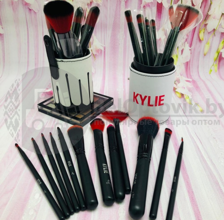 Набор кистей для макияжа в тубусе KYLIE RED/Black, RED/White 12 шт Белый тубус. - фото 2 - id-p225501590