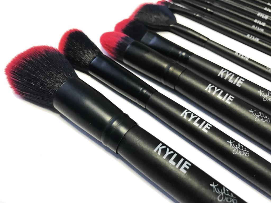 Набор кистей для макияжа в тубусе KYLIE RED/Black, RED/White 12 шт - фото 6 - id-p225499956