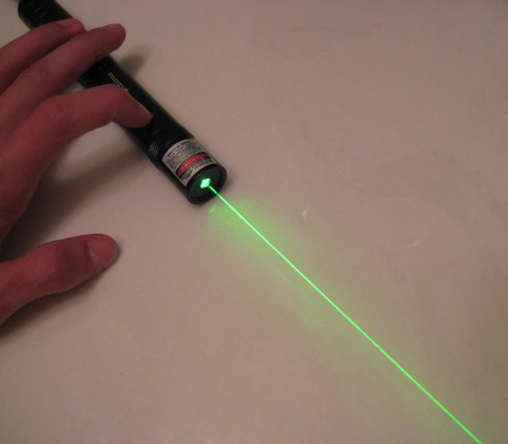 Лазерная указка Green Laser Pointer с 5 насадками - фото 3 - id-p225503470