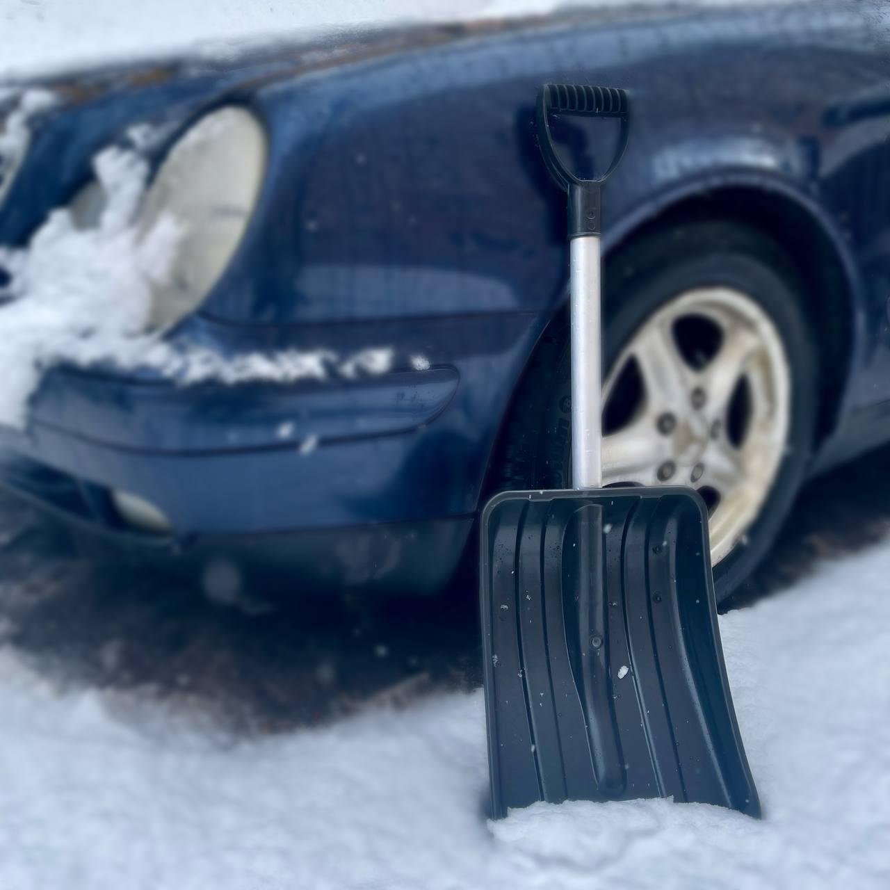 Лопата автомобильная для уборки снега длина черенка 80 см. - фото 1 - id-p225505736