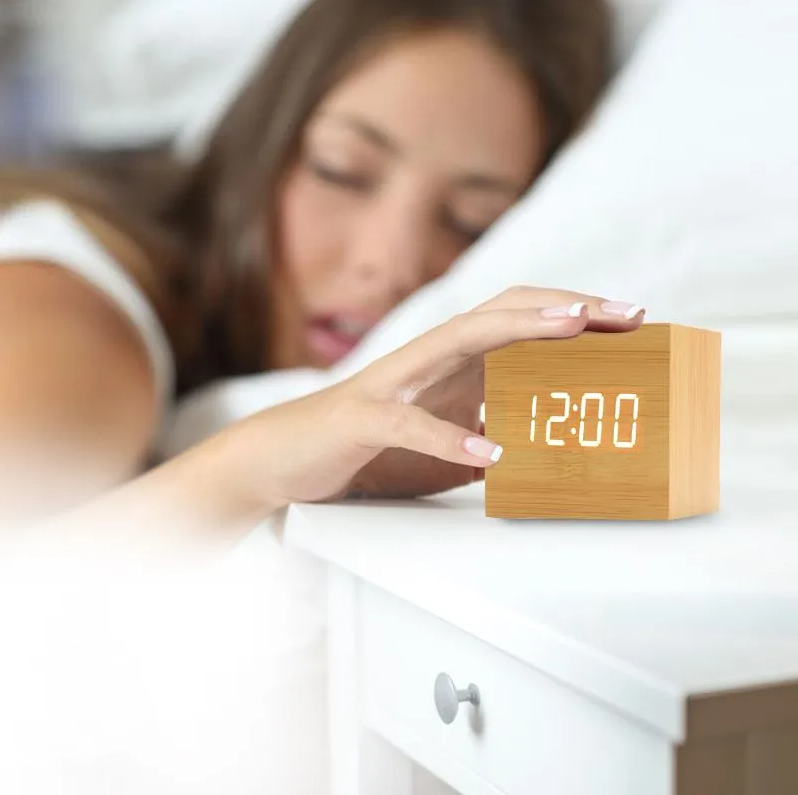 Настольные цифровые часы - будильник в форме куба. Разные цвета - фото 6 - id-p225506046