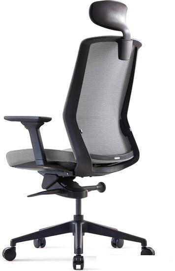 Кресло Bestuhl J1 Black Pl с подголовником (серый) - фото 4 - id-p225283566