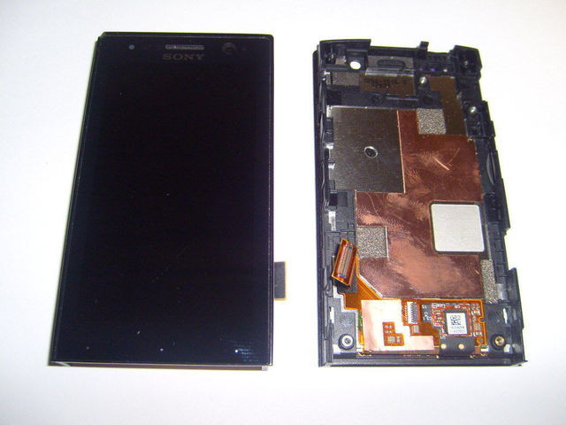 Замена дисплейного модуля в смартфоне Sony Xperia ST25i Xperia U