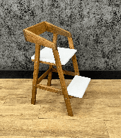 Растущий стул из массива ольхи цвет "Дуб" с белой сидушкой
