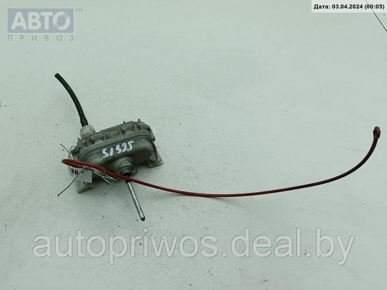 Активатор (привод) замка лючка бака Audi A8 D2 (1994-2002)