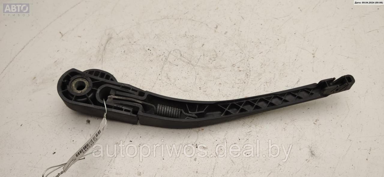 Щеткодержатель (поводок стеклоочистителя) задний Peugeot 206 - фото 2 - id-p225984380