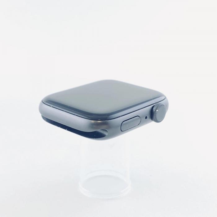 Apple Watch SE GPS, 44mm Space Gray Aluminium Case with Black Sport Band - Regular, Model A2352 - фото 3 - id-p226013008