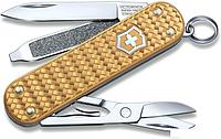 Нож-брелок Victorinox Classic Precious Alox 0.6221.408G (золотистый)