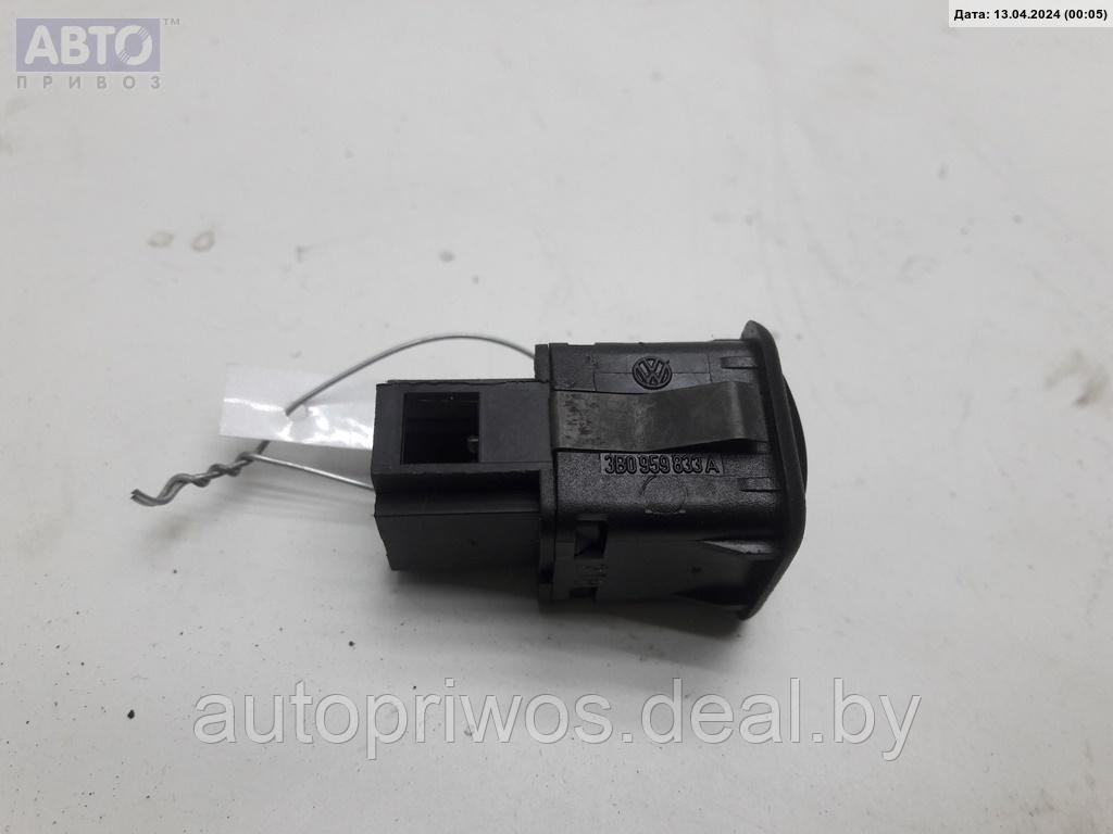 Кнопка открывания лючка топливного бака Volkswagen Golf-4 - фото 2 - id-p225984407