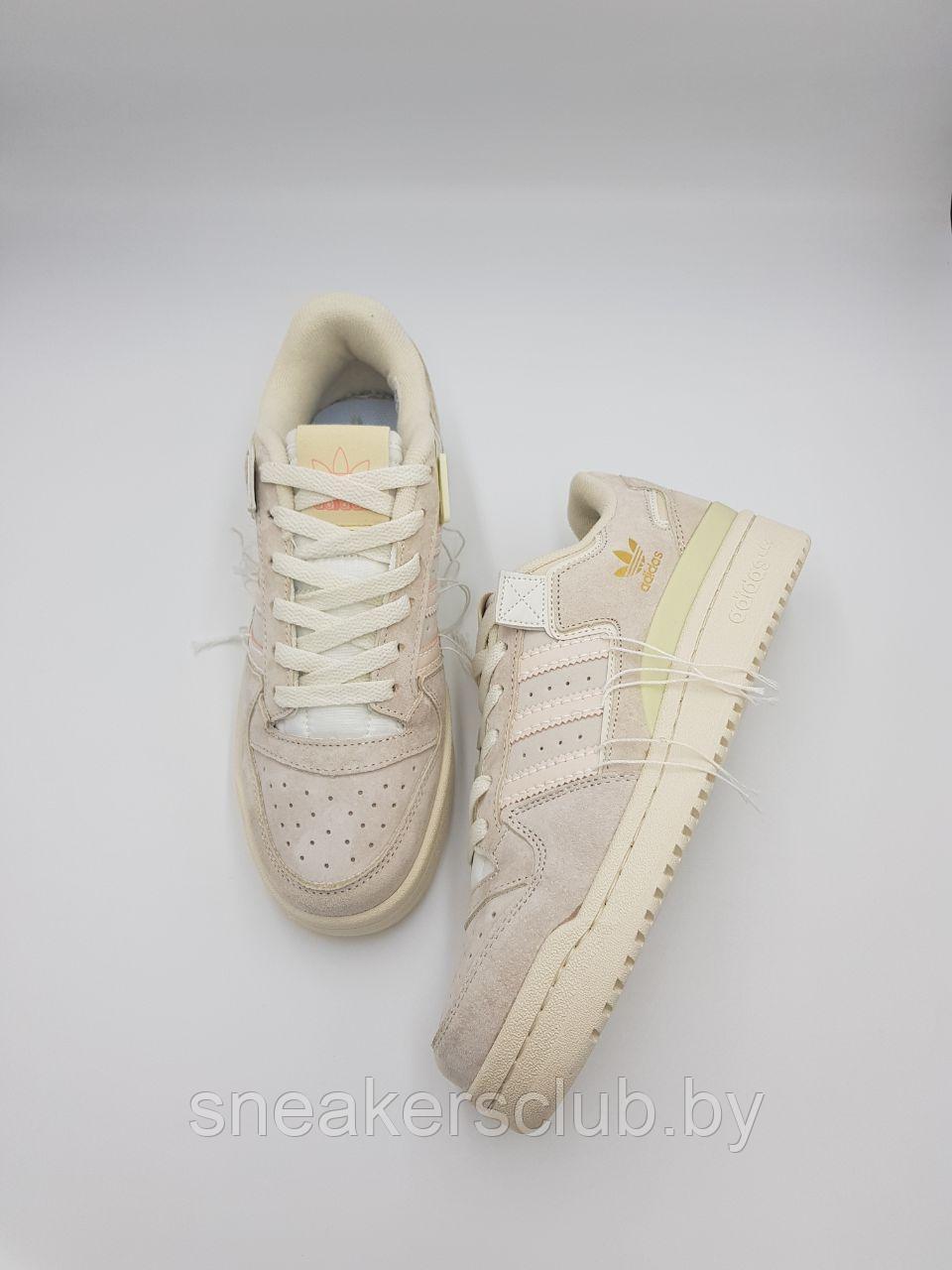 Кроссовки Adidas мужские Forum Low / бежевые
