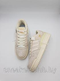 Кроссовки  Adidas мужские  Forum Low / бежевые