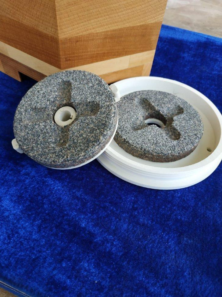 Комплект каменных жерновов для мельниц «Мельник» - фото 1 - id-p226369162