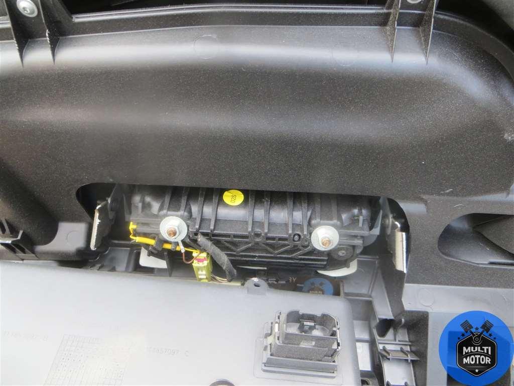 Панель передняя салона (торпедо) Volkswagen Touran (2003-2010) 1.9 TDi BLS - 105 Лс 2008 г. - фото 9 - id-p226407676