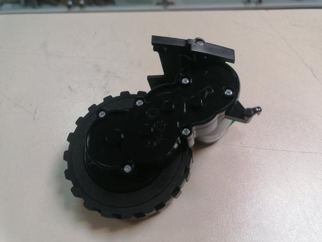 Правое колесо  робот-пылесоса Redmond RV-R670S, RV-R650S (РАЗБОРКА)