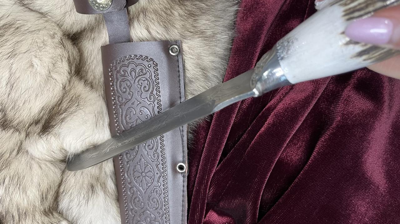 Охотничий нож с Головой Зверя (Тигр), рукоять из белого рога Сайгака, с чехлом (№2) - фото 6 - id-p216505857