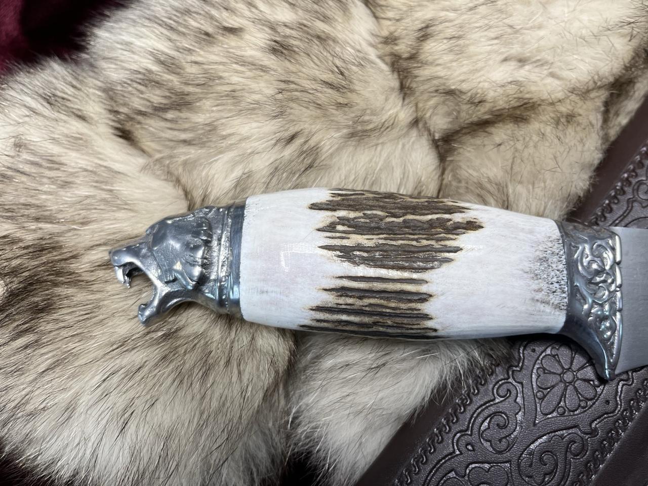Охотничий нож с Головой Зверя (Тигр), рукоять из белого рога Сайгака, с чехлом (№2) - фото 3 - id-p216505857