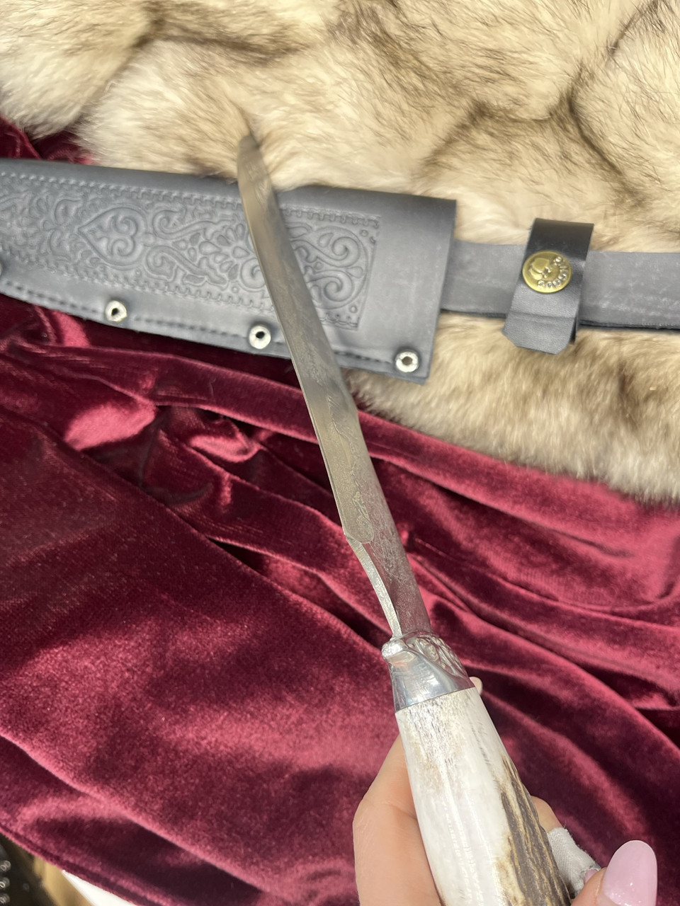 Охотничий нож с Головой Зверя (Тигр), рукоять из белого рога Сайгака, с чехлом - фото 3 - id-p199878065