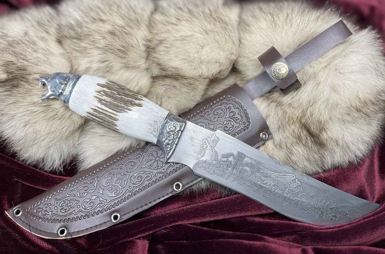 Охотничий нож с Головой Зверя (Тигр), рукоять из белого рога Сайгака, с чехлом (№2)