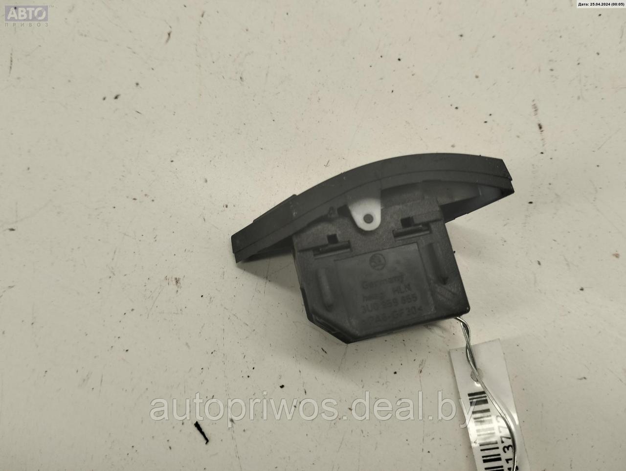 Кнопка стеклоподъемника заднего левого Skoda Superb mk1 (B5) - фото 2 - id-p226517296
