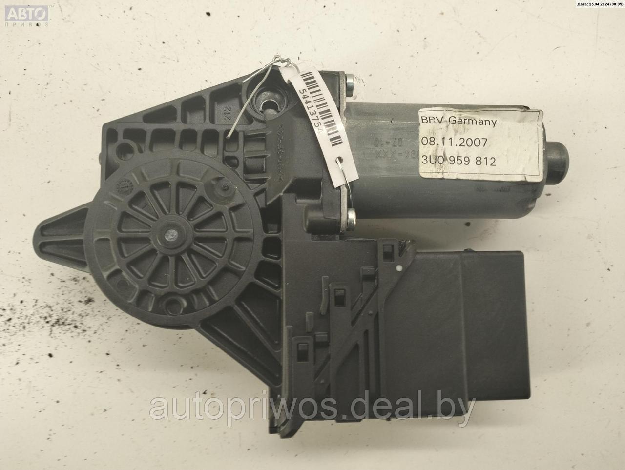 Моторчик стеклоподъемника задний правый Skoda Superb mk1 (B5) - фото 1 - id-p226517340