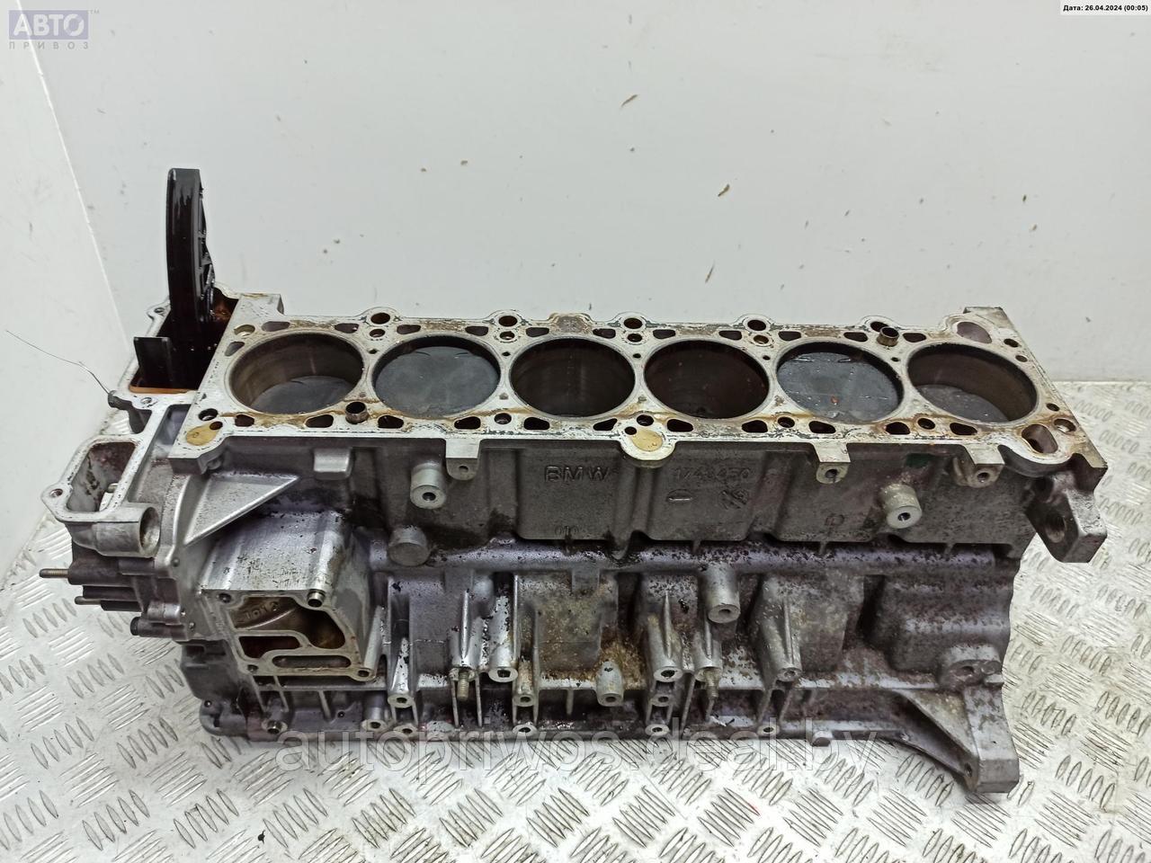 Блок цилиндров двигателя (картер) BMW 5 E39 (1995-2003) - фото 1 - id-p226703350