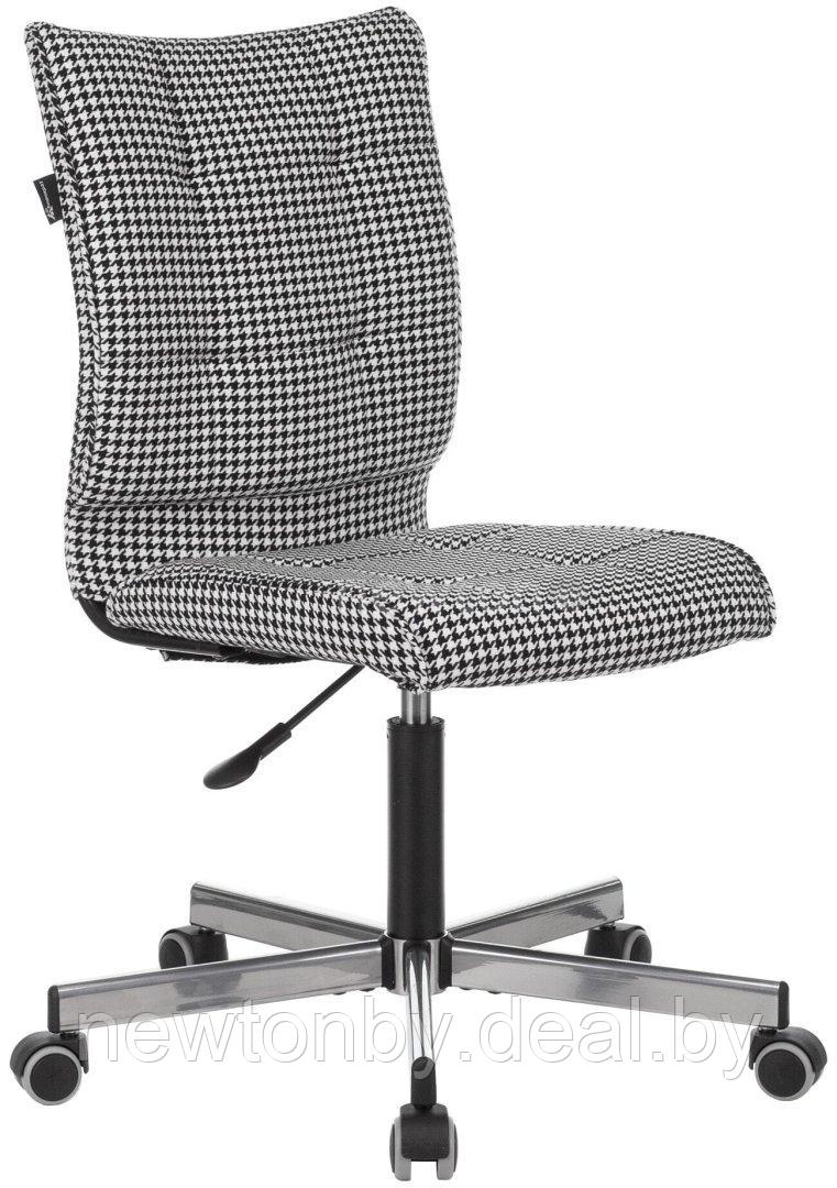 Офисный стул Бюрократ CH-330M (черный/белый) - фото 1 - id-p226752037